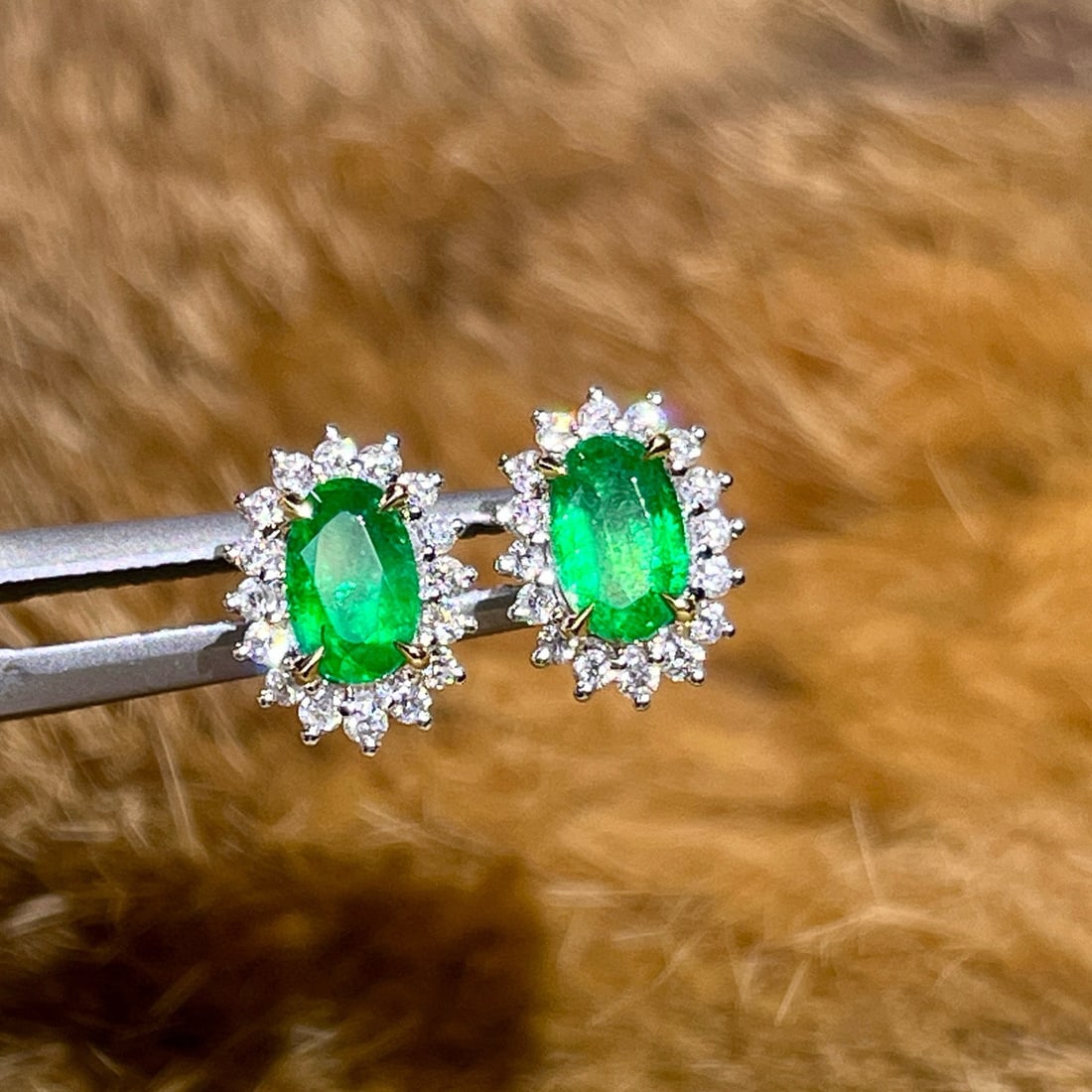 14k Gold 0.94 Ctw Vivid Green Natural Emerald & Diamond Earrings - 3