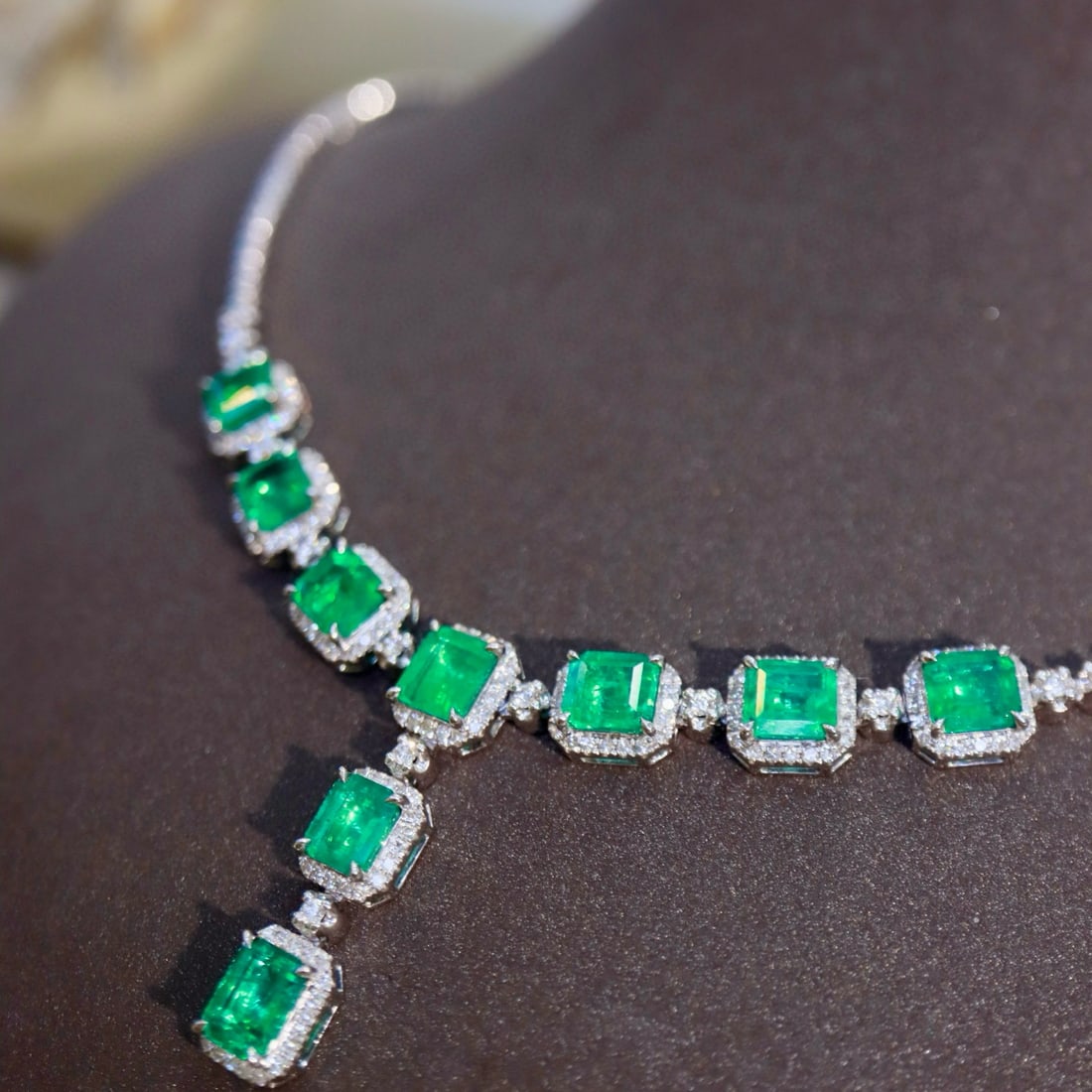 14k Gold 7.80 Ctw Natural Emerald & Diamond Necklace - 2