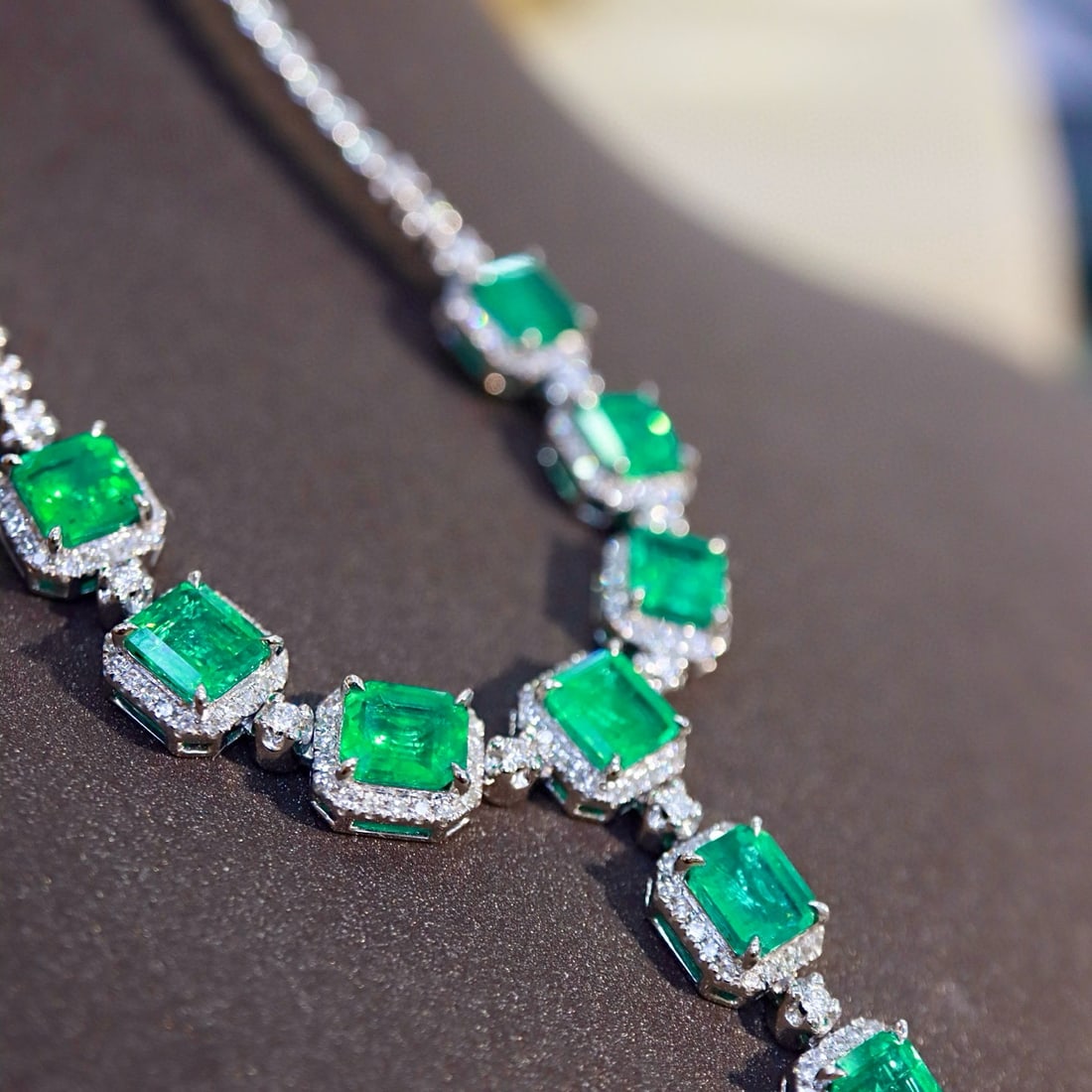 14k Gold 7.80 Ctw Natural Emerald & Diamond Necklace - 5