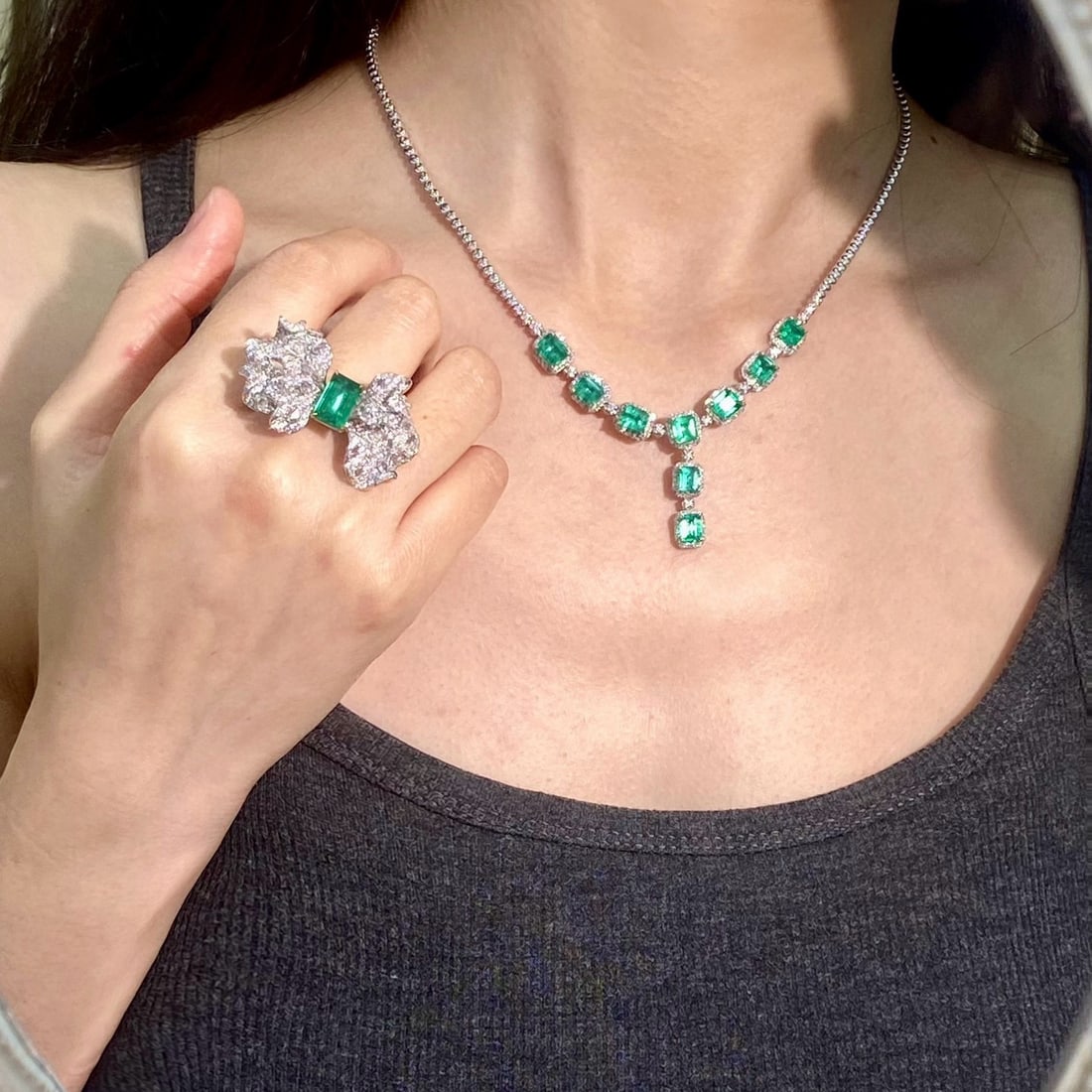 14k Gold 7.80 Ctw Natural Emerald & Diamond Necklace - 6