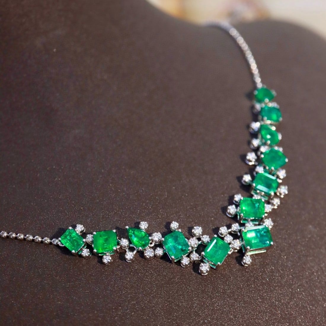 14k Gold 8.86 Ctw Natural Emerald & Diamond Necklace - 2