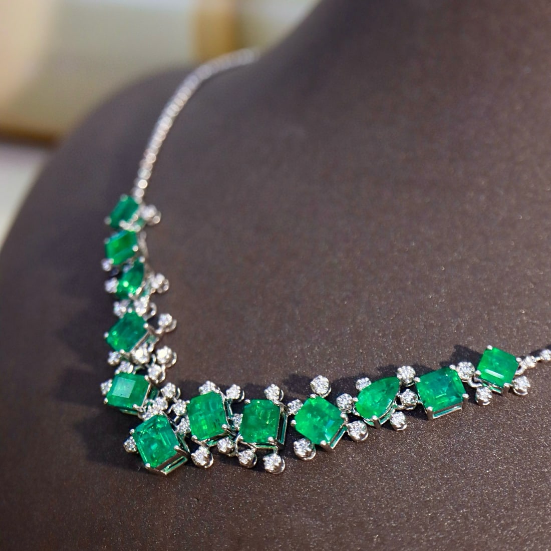 14k Gold 8.86 Ctw Natural Emerald & Diamond Necklace - 3