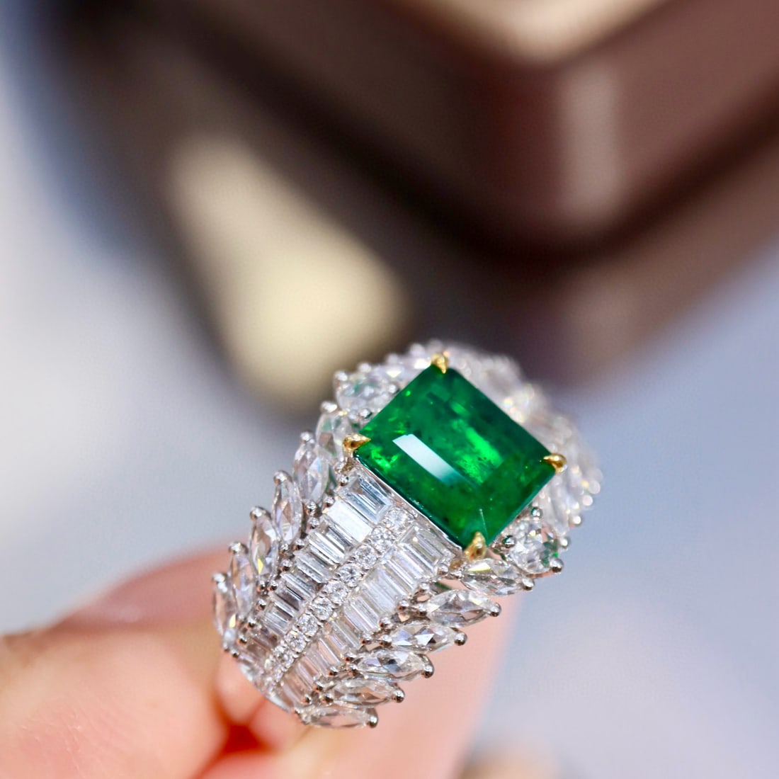 14k Gold 2.75 Ctw Vivid Green Natural Emerald & Diamond Ring - 3