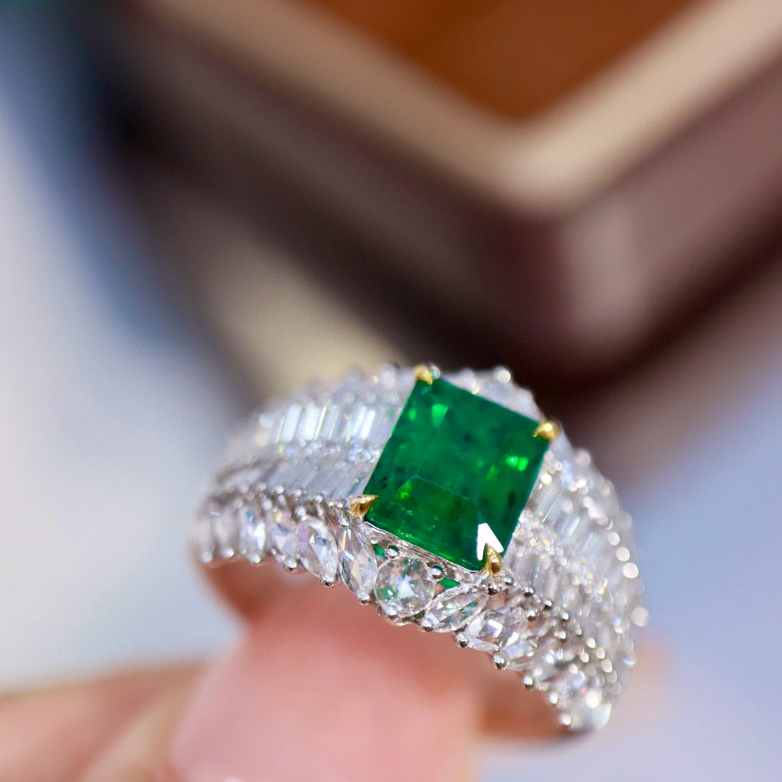 14k Gold 2.75 Ctw Vivid Green Natural Emerald & Diamond Ring - 4