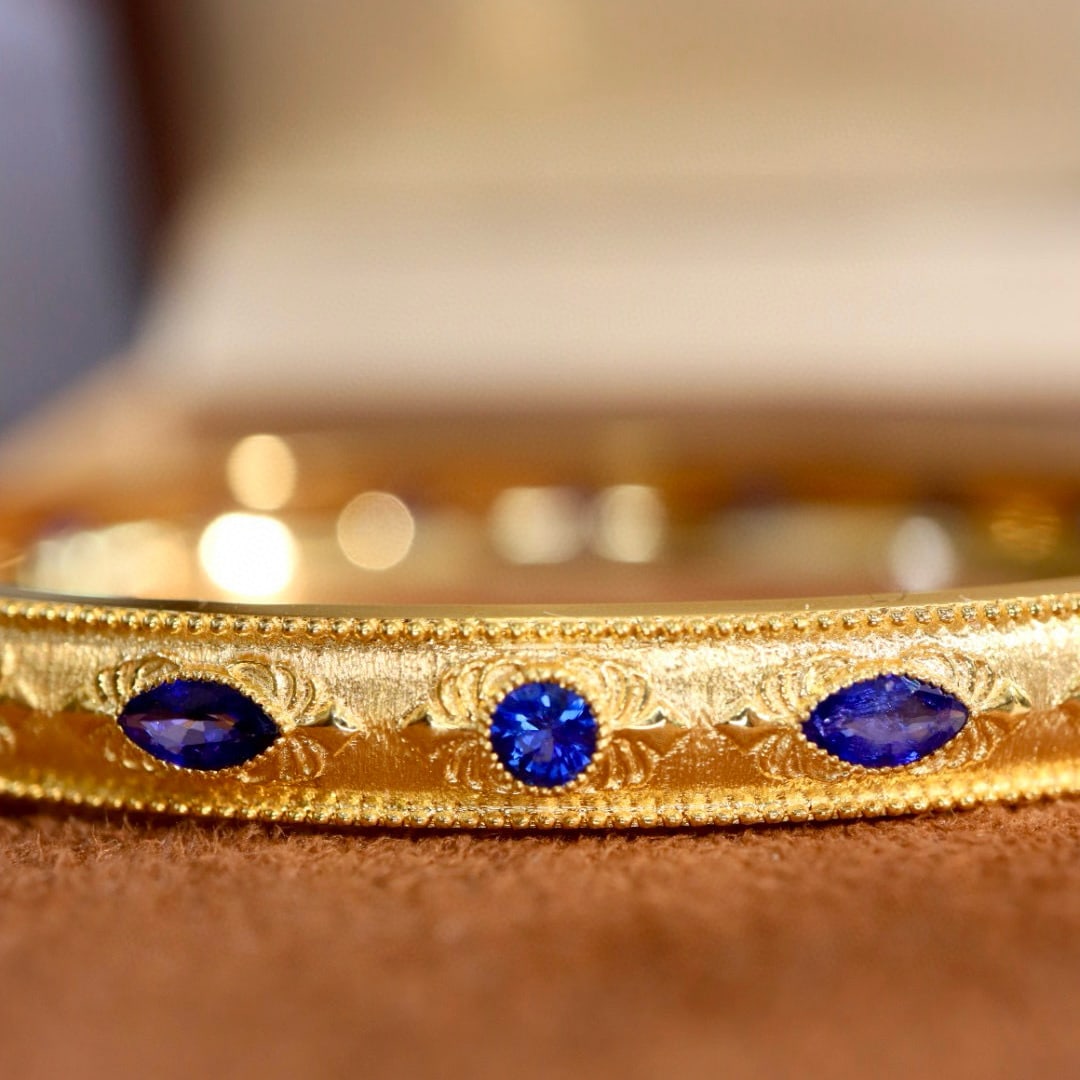 14k Gold 2.8 Ct Natural Sapphire Bangle - 4