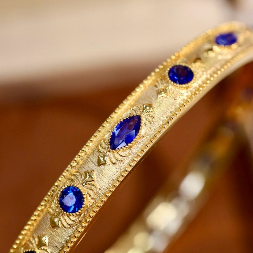 14k Gold 2.8 Ct Natural Sapphire Bangle - 5