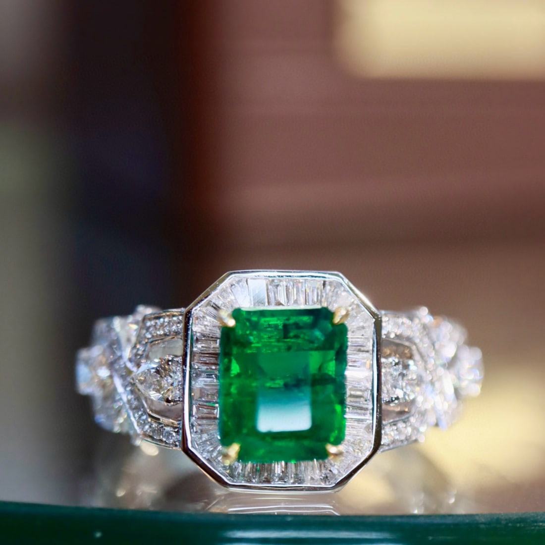 14k Gold 2.17 Ctw Vivid Green Natural Emerald & Diamond Ring: Ref:230958153 // gold content:14k gold // ring size:7. 25us // // main gemstone:emerald // shape:octagonal // carat weight:1. 53ct // color:vivid green // treatment:natural // // adjacent gemstone 2 :