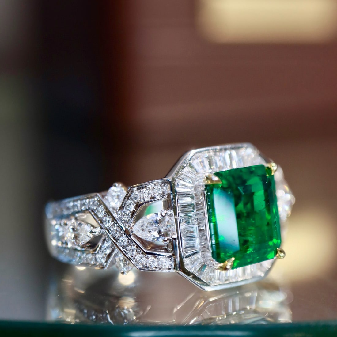 14k Gold 2.17 Ctw Vivid Green Natural Emerald & Diamond Ring - 2