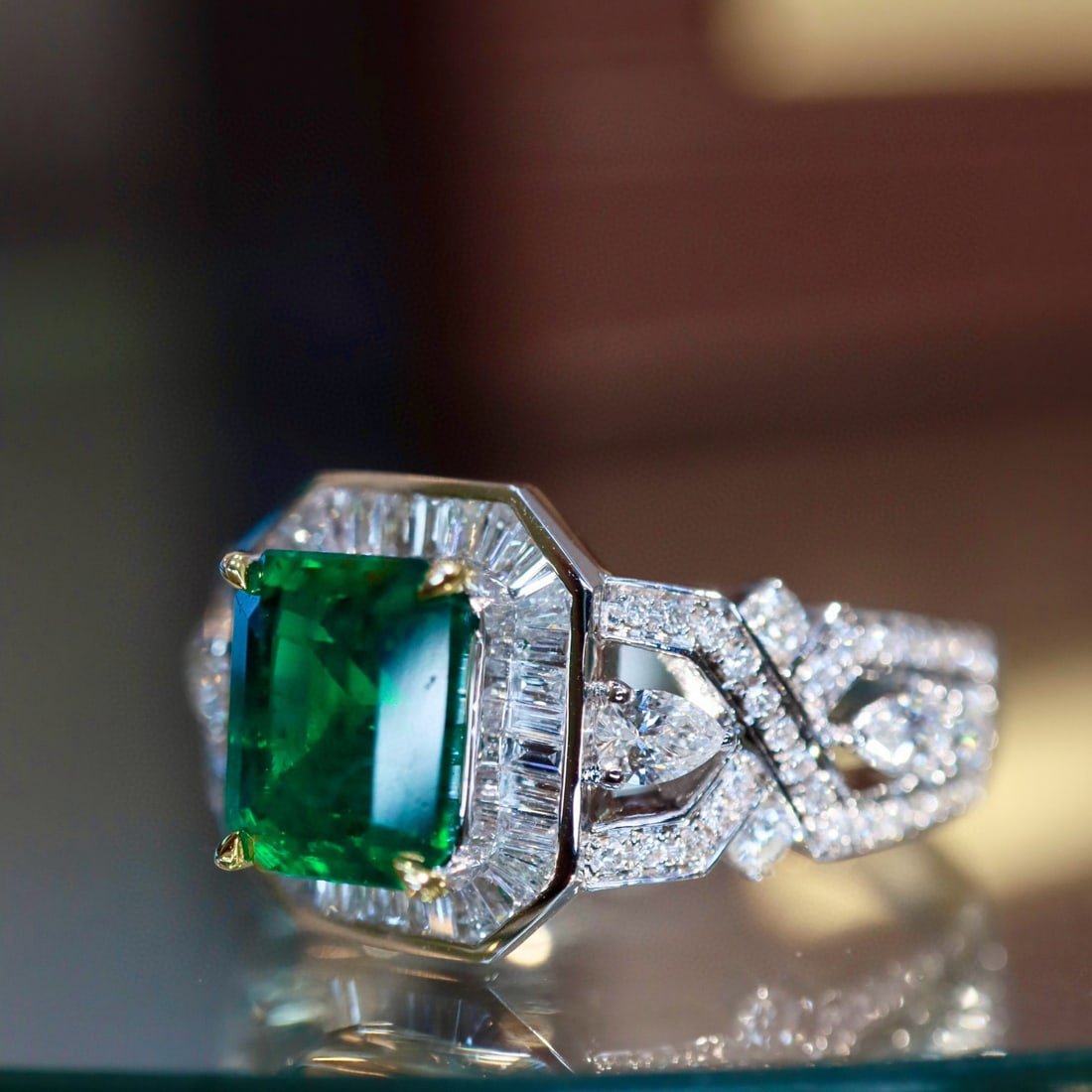 14k Gold 2.17 Ctw Vivid Green Natural Emerald & Diamond Ring - 3