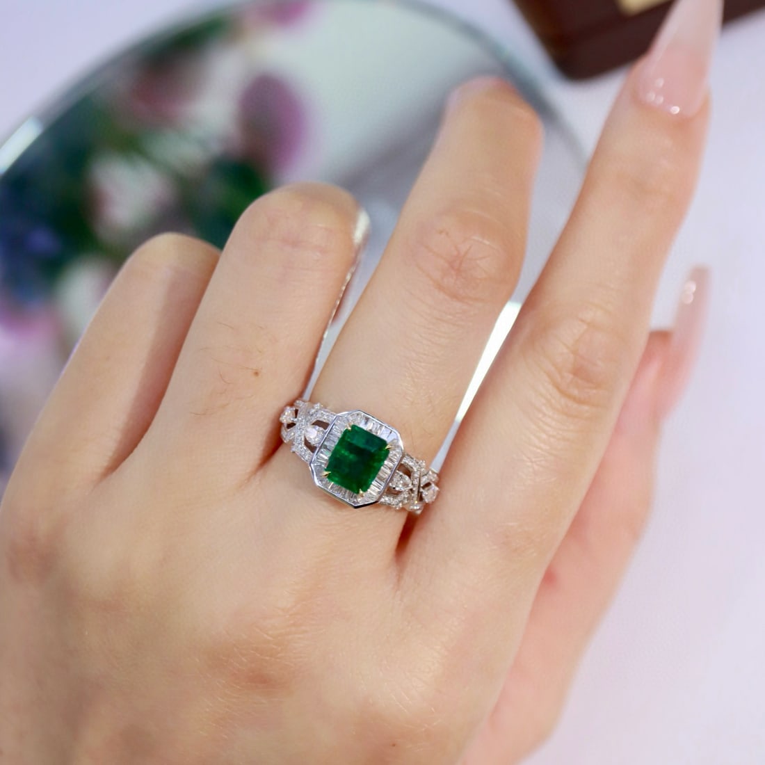 14k Gold 2.17 Ctw Vivid Green Natural Emerald & Diamond Ring - 4