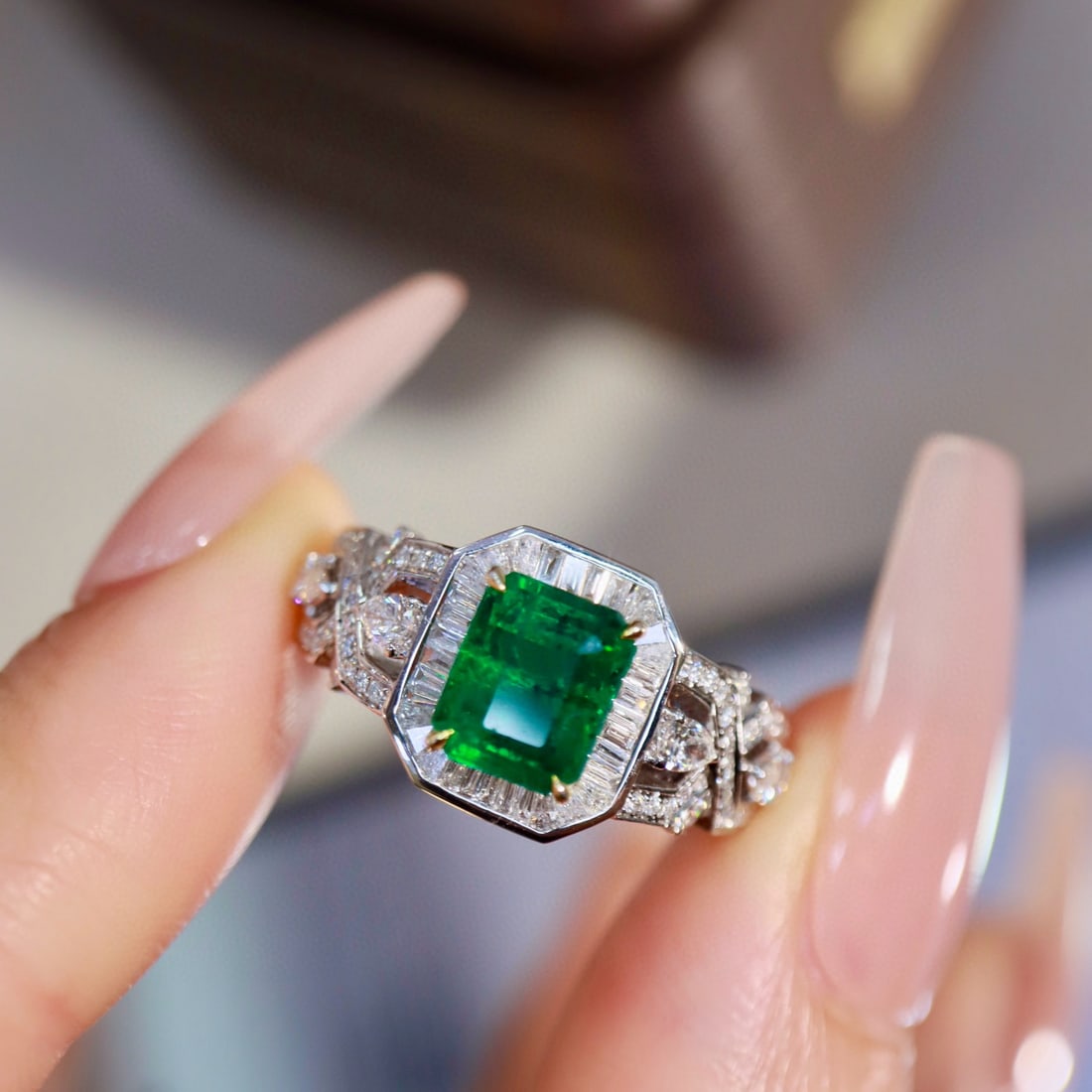 14k Gold 2.17 Ctw Vivid Green Natural Emerald & Diamond Ring - 5