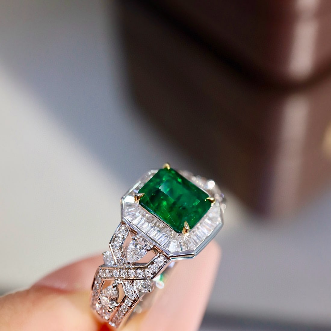 14k Gold 2.17 Ctw Vivid Green Natural Emerald & Diamond Ring - 7