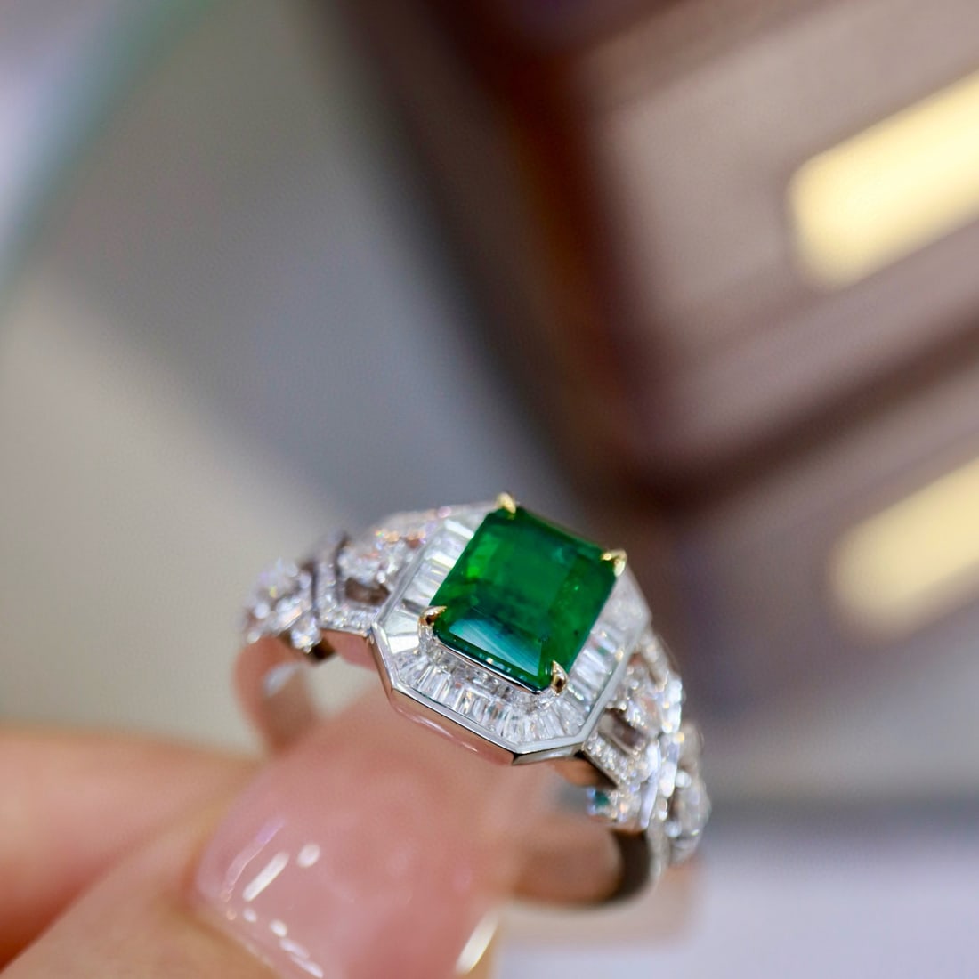 14k Gold 2.17 Ctw Vivid Green Natural Emerald & Diamond Ring - 8