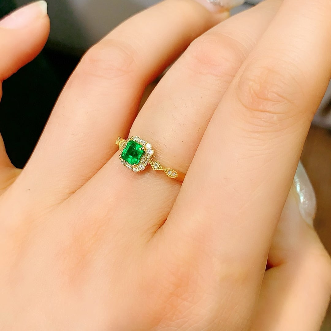 14k Gold 0.67 Ctw Vivid Green Natural Emerald & Diamond Ring - 4