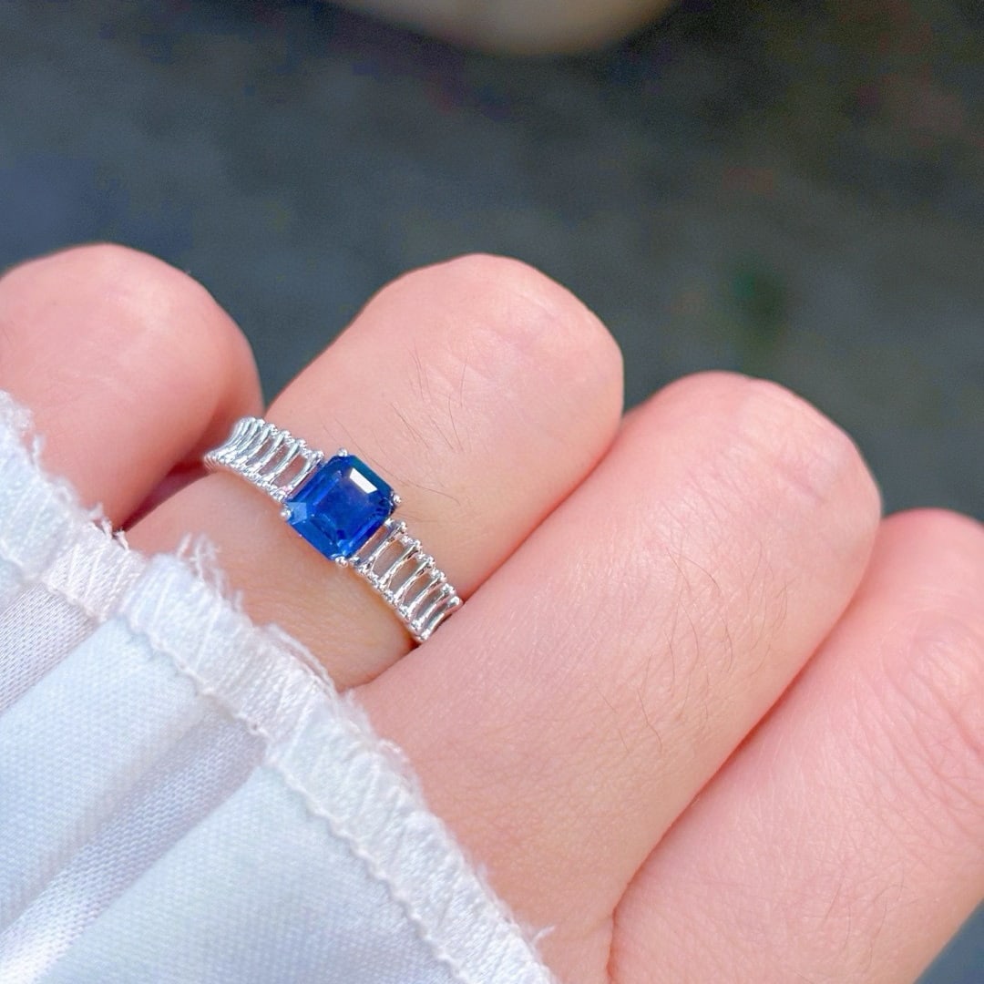 14k Gold 0.95 Ct Natural Sapphire Ring - 5