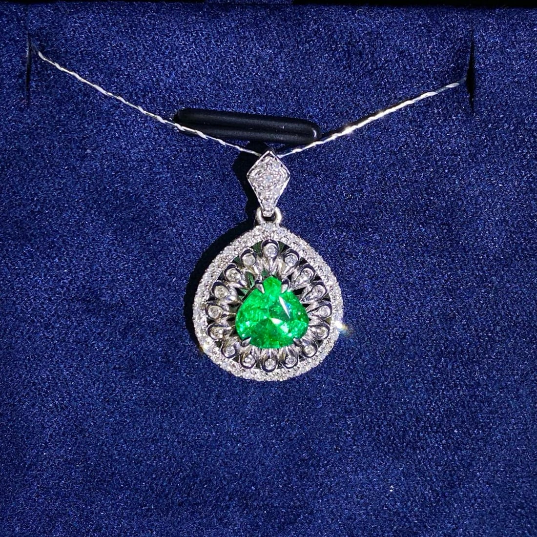 14k Gold 1 Ct Vivid Green Natural Emerald & Diamond Pendant( Without Chain ): Ref:230958175 // gold content:14k gold // main gemstone:emerald // shape:pear // carat weight:1ct // color:vivid green // treatment:natural // // adjacent gemstone 2 : diamond // number of stones:62 /
