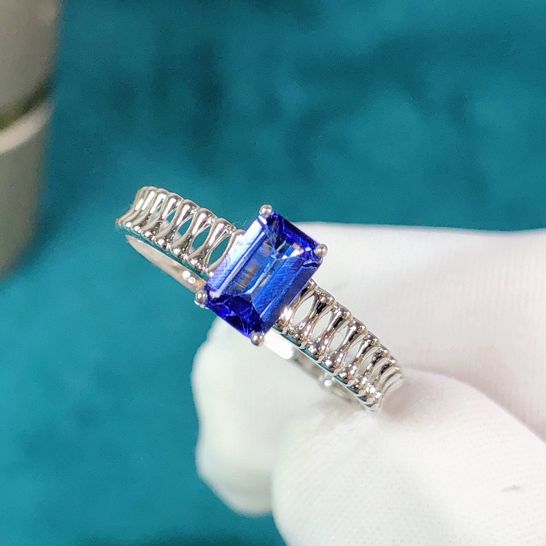 14k Gold 0.51 Ct Natural Tanzanite Ring: Ref:230958180 // gold content:14k gold // ring size:7. 25us // // main gemstone:tanzanite // shape:octagonal // carat weight:0. 51ct // color:blue // treatment:natural // Condition: New Low Estimate: