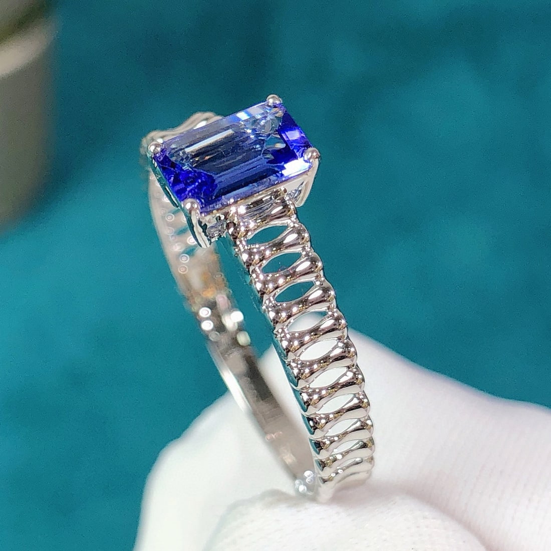 14k Gold 0.51 Ct Natural Tanzanite Ring - 2