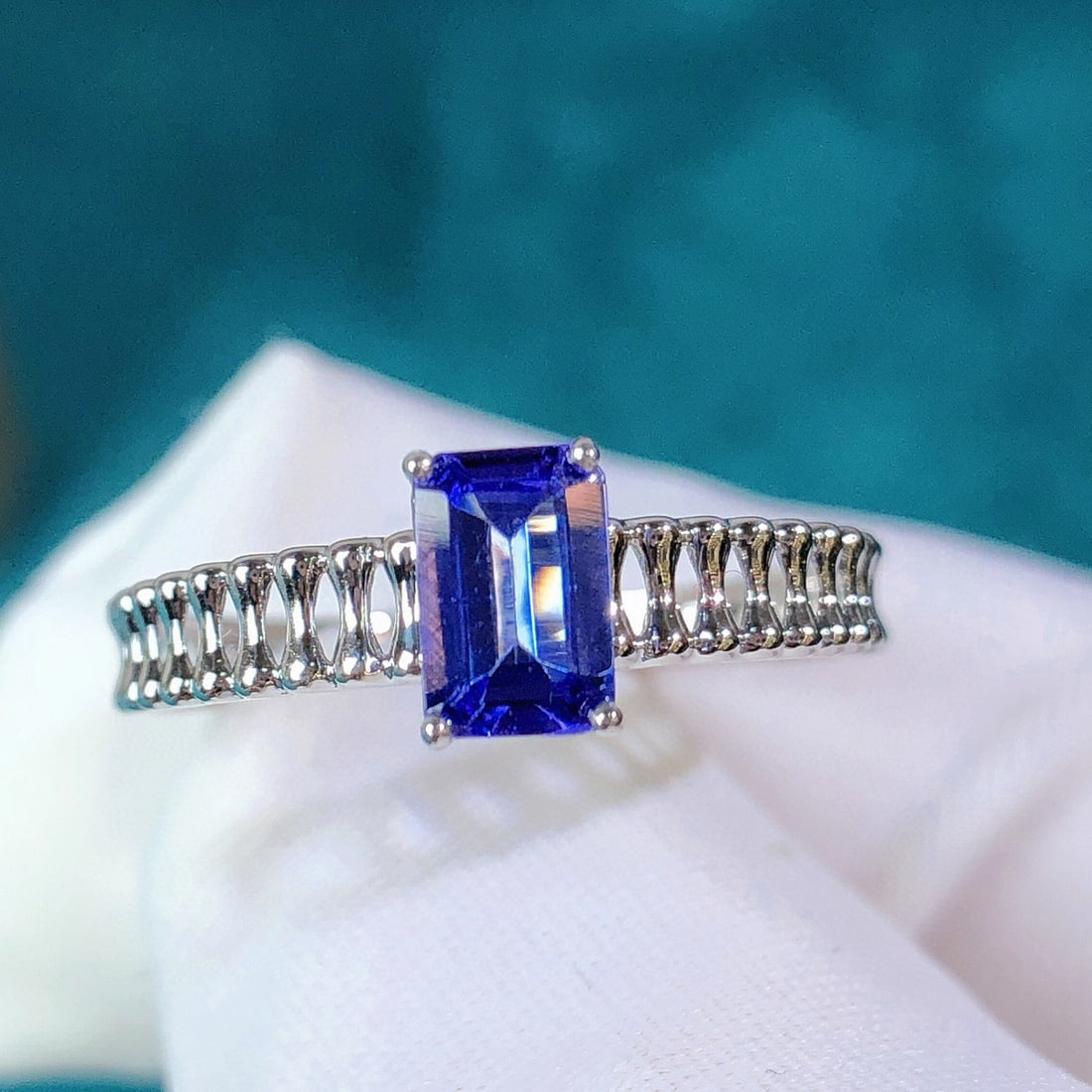 14k Gold 0.51 Ct Natural Tanzanite Ring - 3