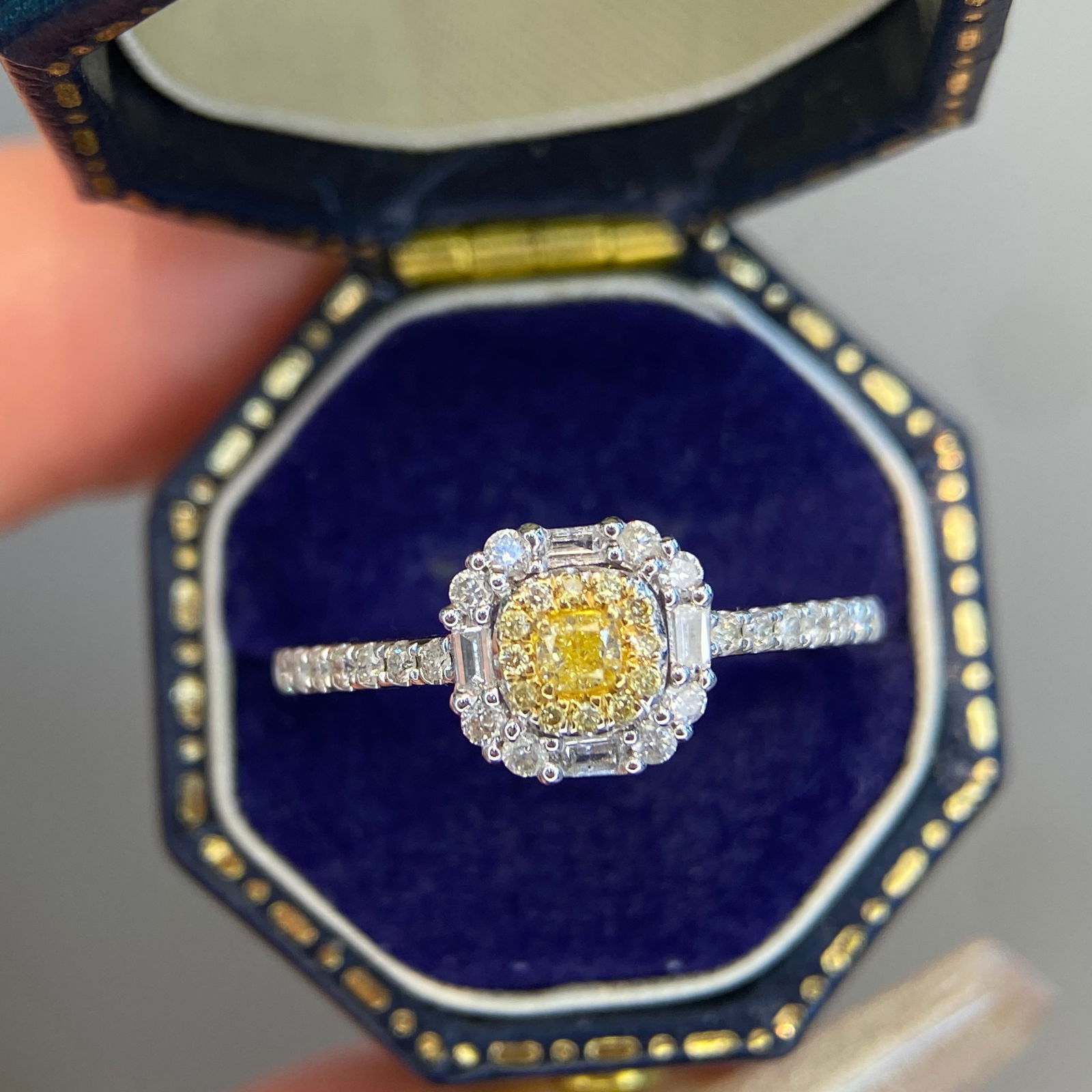 14k Gold 0.4 Ct Natural Color Diamond Ring - 3