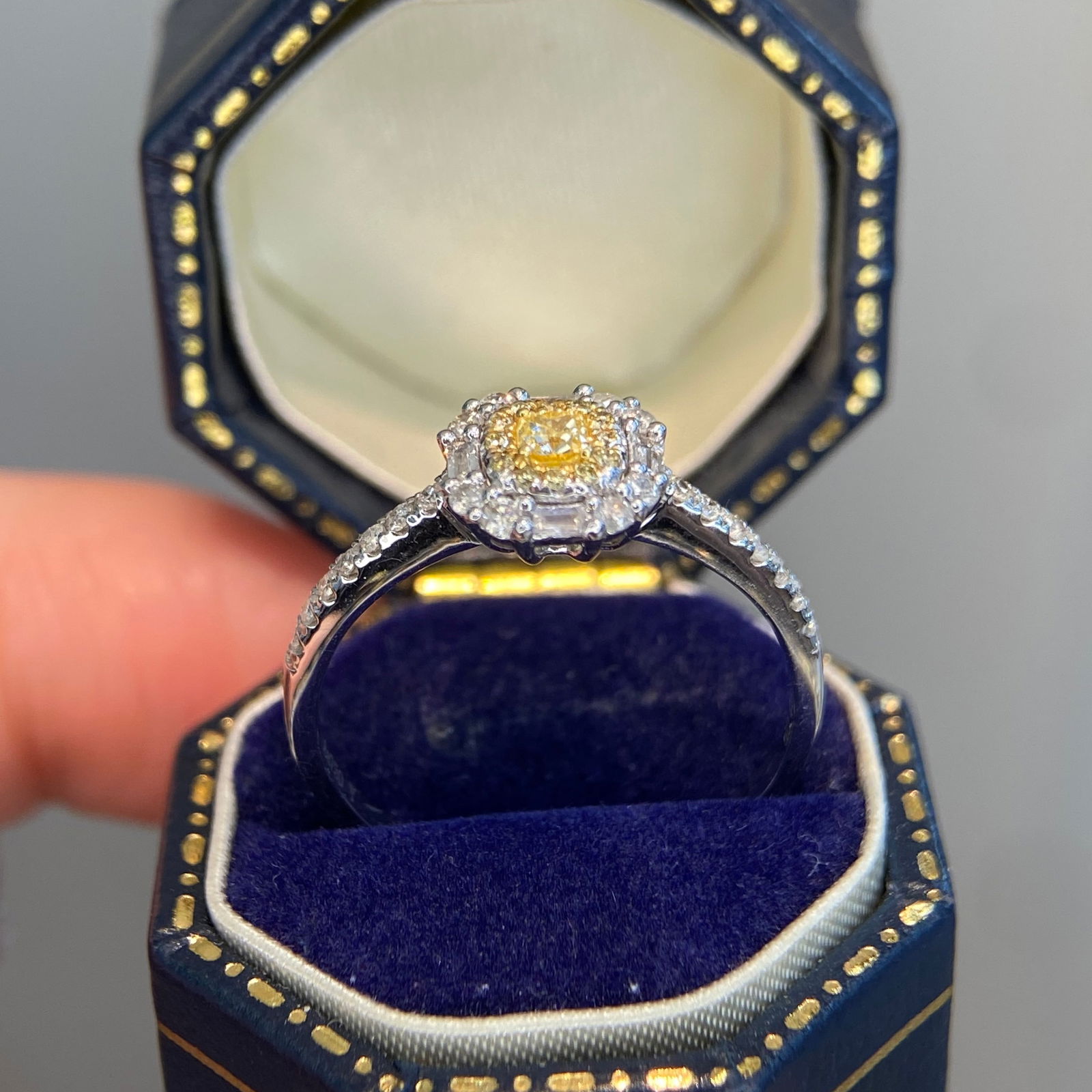 14k Gold 0.4 Ct Natural Color Diamond Ring - 5