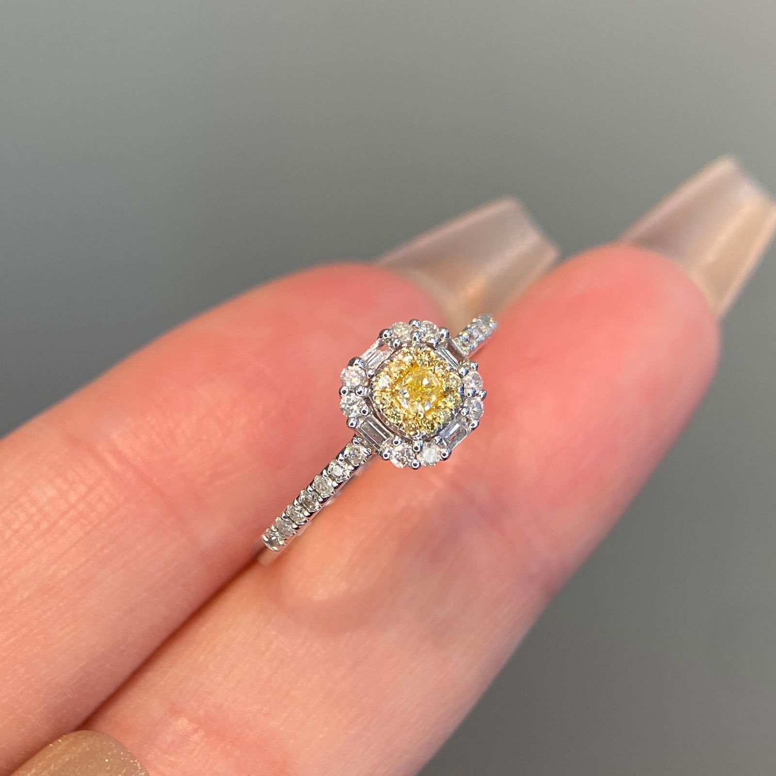 14k Gold 0.4 Ct Natural Color Diamond Ring - 6