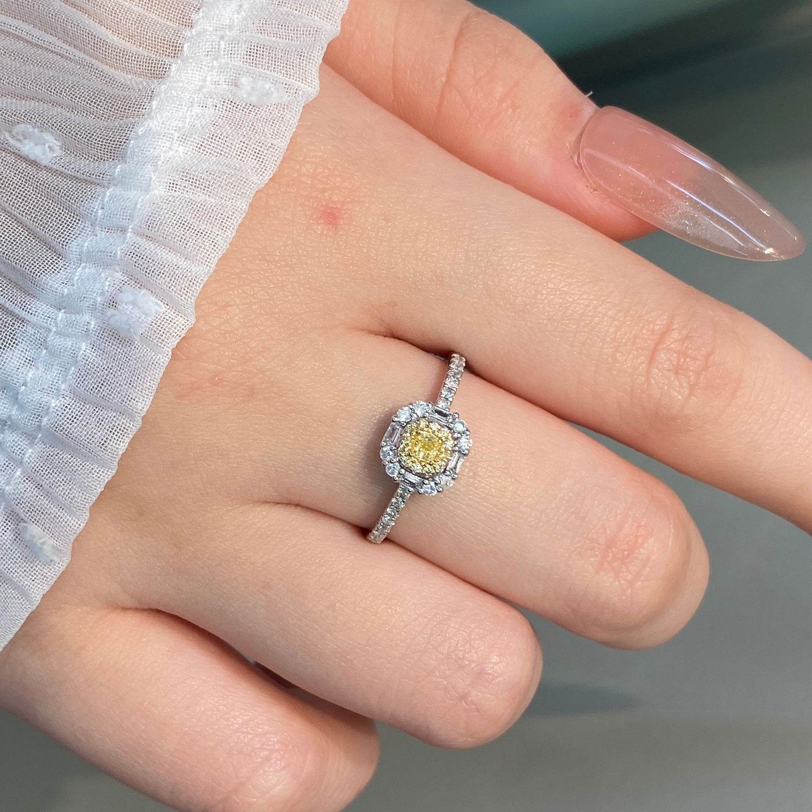 14k Gold 0.4 Ct Natural Color Diamond Ring - 7