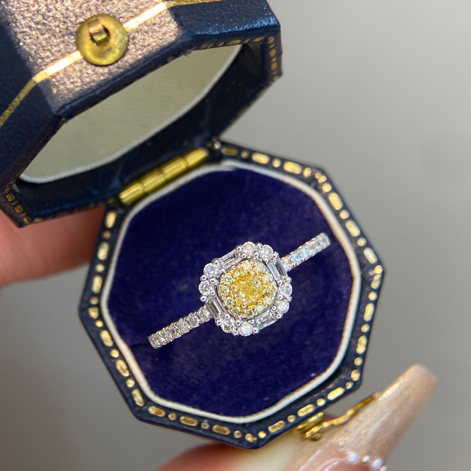 14k Gold 0.4 Ct Natural Color Diamond Ring - 8