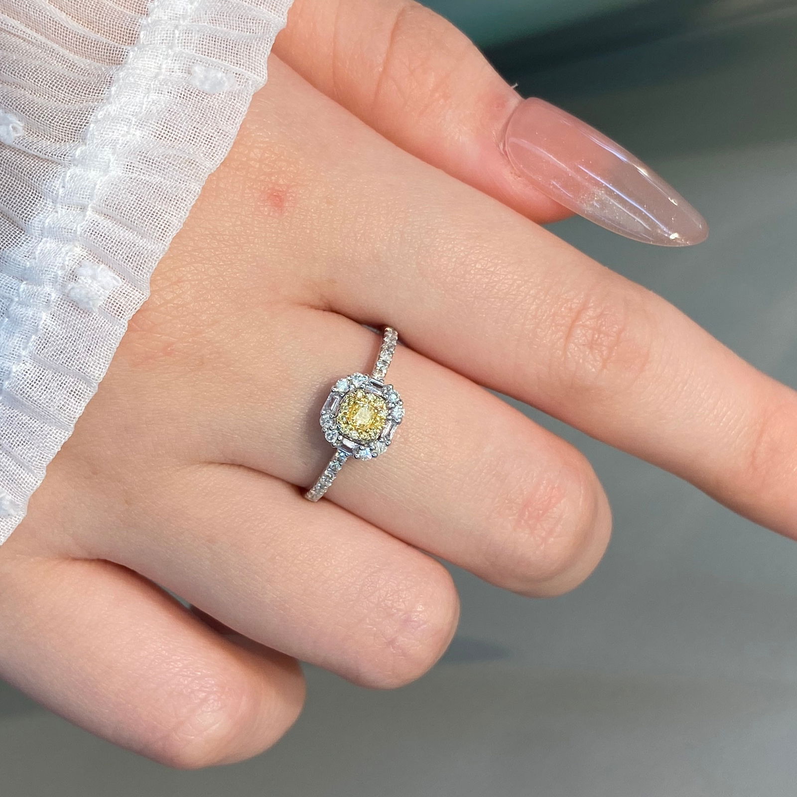 14k Gold 0.4 Ct Natural Color Diamond Ring - 9