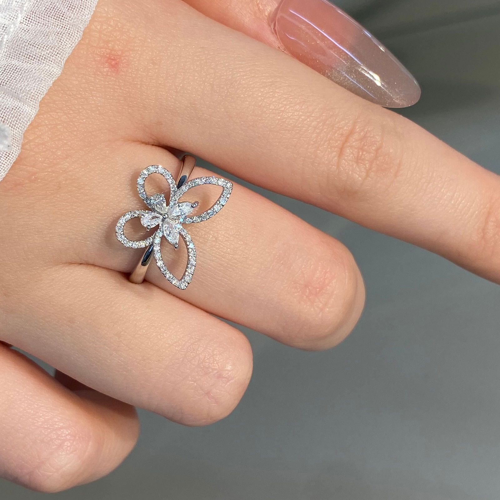 14k Gold 0.65 Ct Natural H Diamond & Butterfly Ring - 9