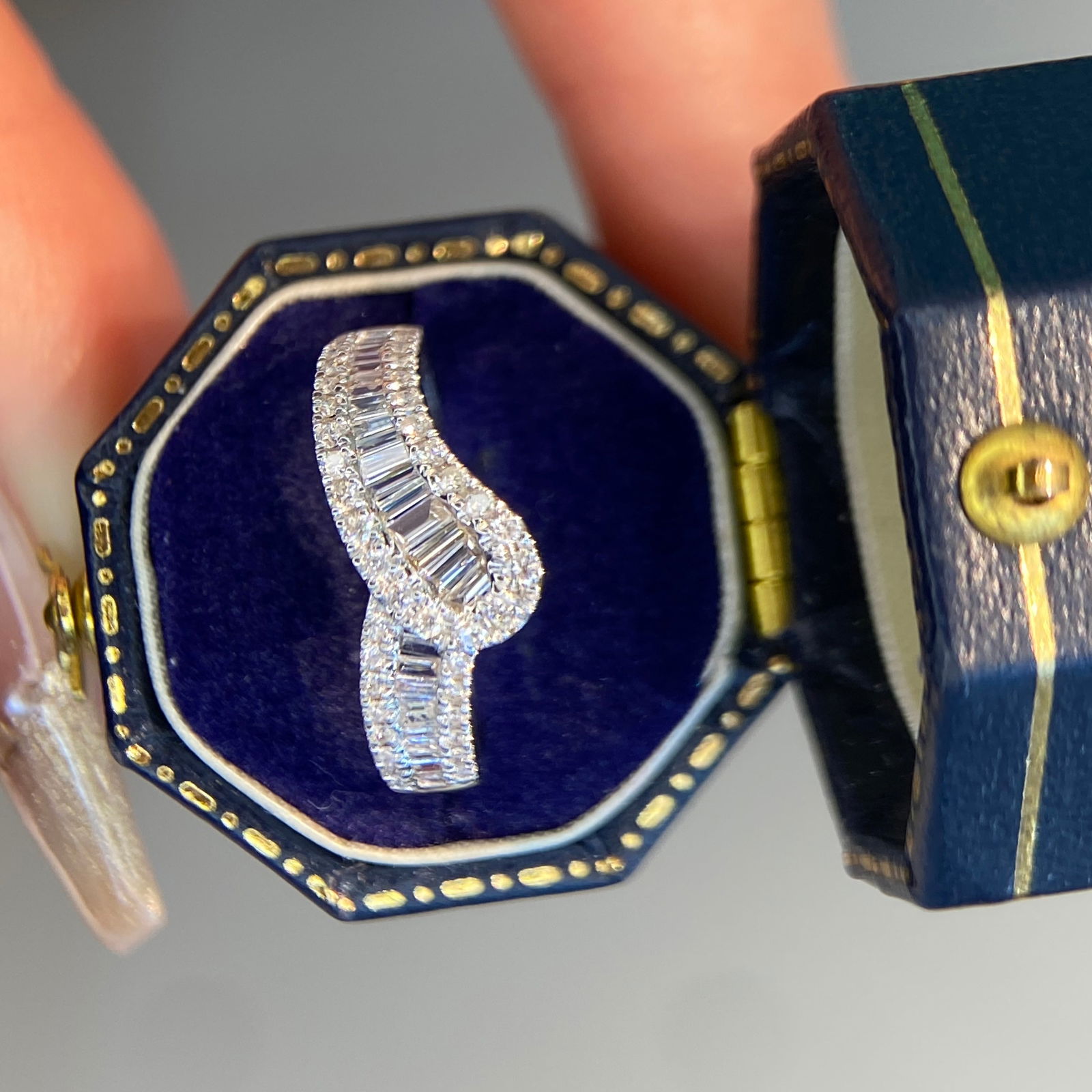 14k Gold 0.6 Ct Natural H Diamond Ring: Ref:230958184 // gold content:14k gold // ring size:7. 25us // // main gemstone:diamond // shape:multiply // carat weight:0. 6ct // clarity grade:vs-si // color:h // treatment:natural // Condition: N