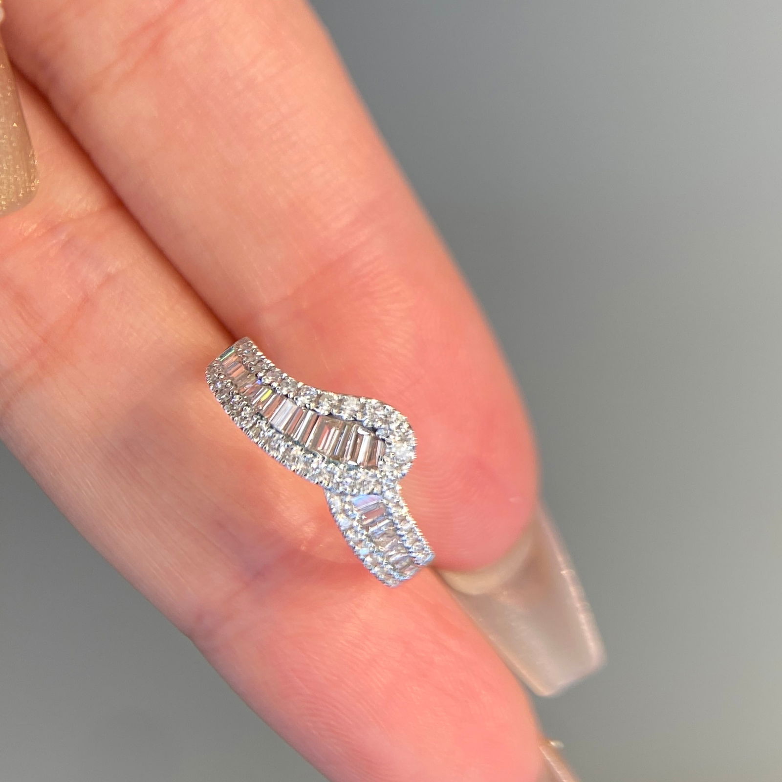 14k Gold 0.6 Ct Natural H Diamond Ring - 4