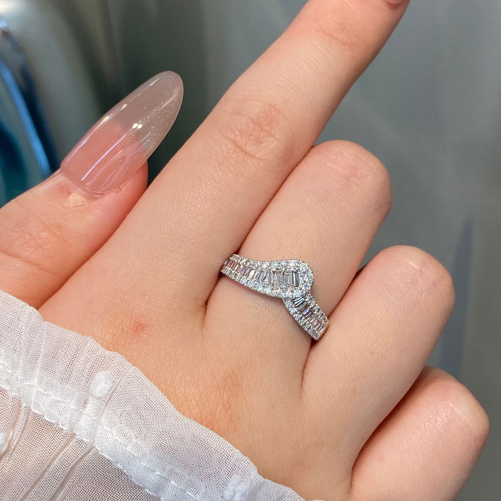 14k Gold 0.6 Ct Natural H Diamond Ring - 8