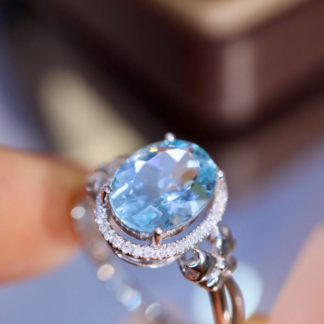 14k Gold 1.64 Ctw Natural Topaz & Diamond Ring: Ref:230958186 // gold content:14k gold // ring size:7. 25us // // main gemstone:topaz // shape:oval // carat weight:1. 50ct // color:blue // treatment:natural // // adjacent gemstone 2 : diamond // sh