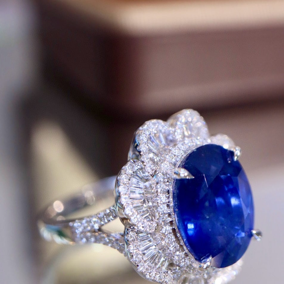 14k Gold 7.16 Ctw Vivid Blue Natural Sapphire & Diamond Ring: Ref:230958194 // gold content:14k gold // ring size:7. 25us // // main gemstone:sapphire // shape:oval // carat weight:6. 38ct // color:vivid blue // treatment:natural // // adjacent gemstone 2 :