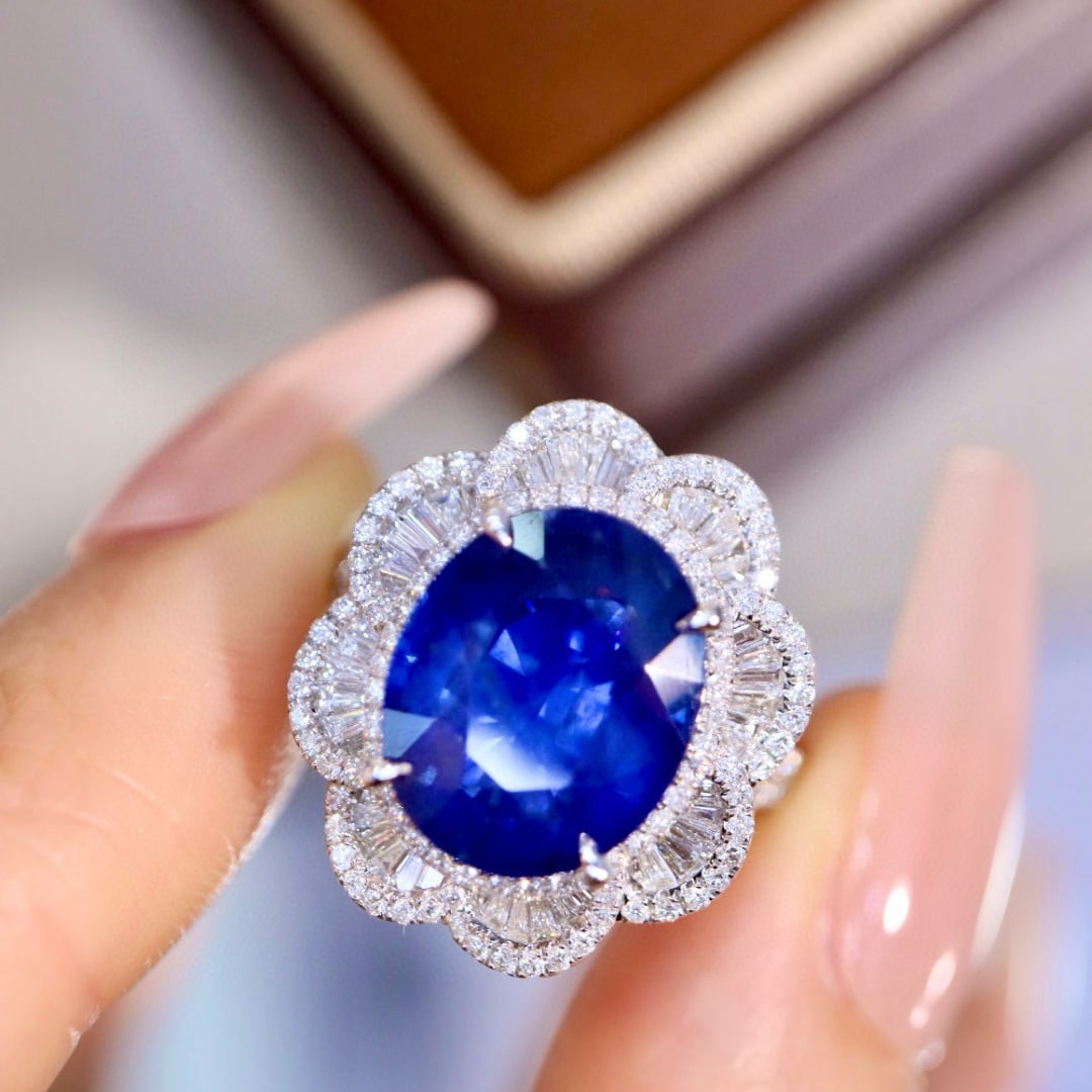 14k Gold 7.16 Ctw Vivid Blue Natural Sapphire & Diamond Ring - 4