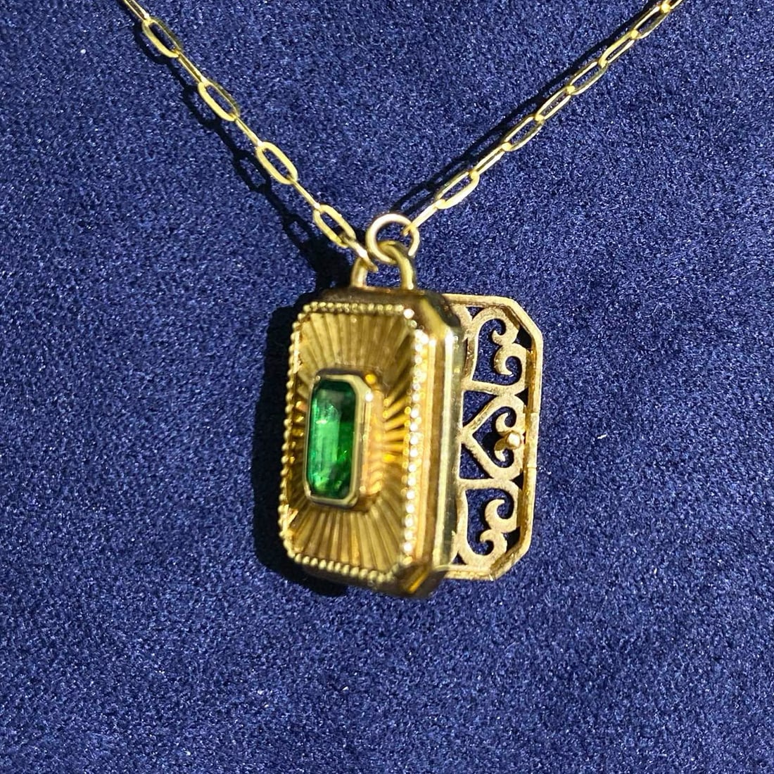 14k Gold 0.62 Ct Vivid Green Natural Emerald Necklace - 2