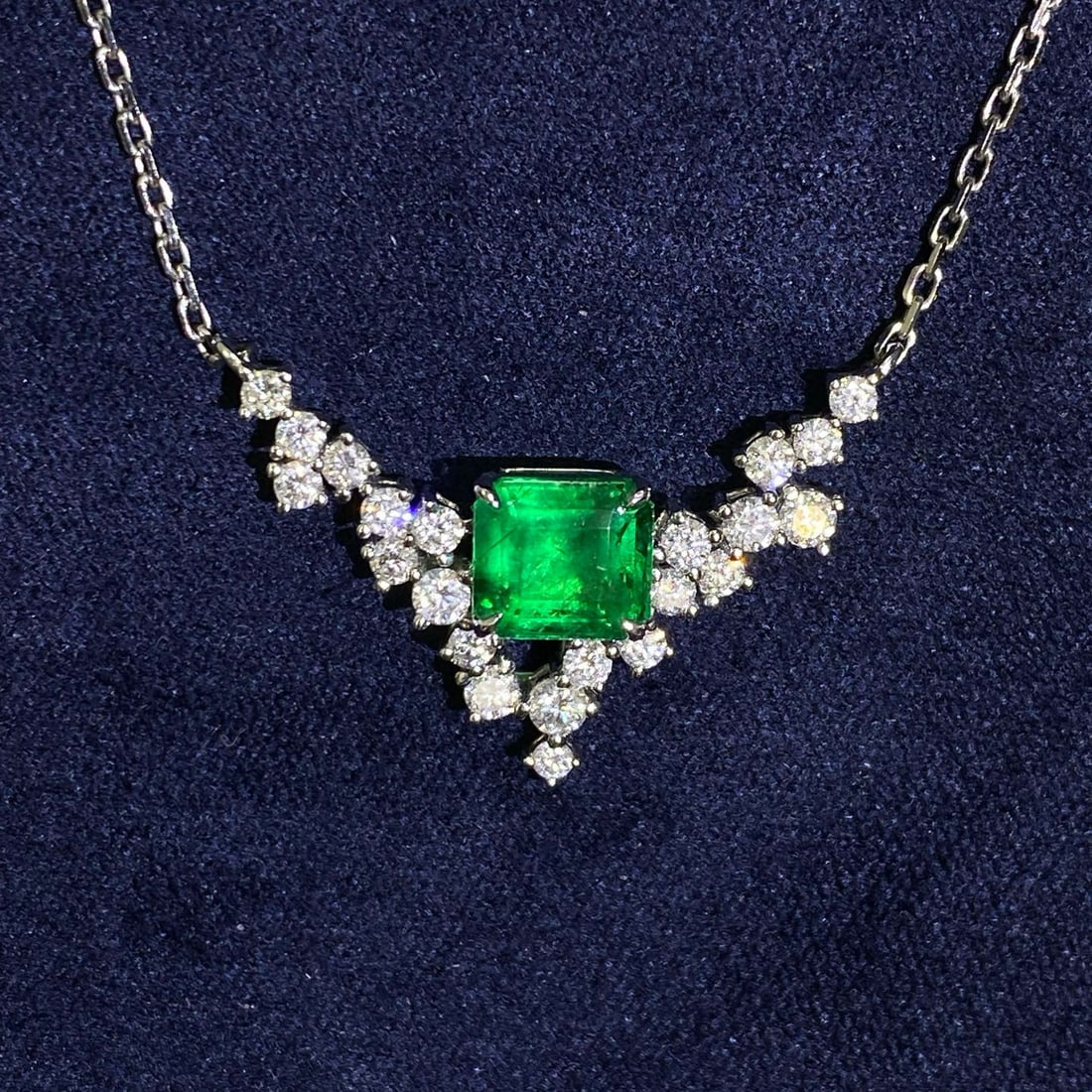 14k Gold 2.01 Ctw Vivid Green Natural Emerald & Diamond Necklace: Ref:230958198 // gold content:14k gold // main gemstone:emerald // shape:octagonal // carat weight:1. 34ct // color:vivid green // treatment:natural // // adjacent gemstone 2 : diamond // shape:round