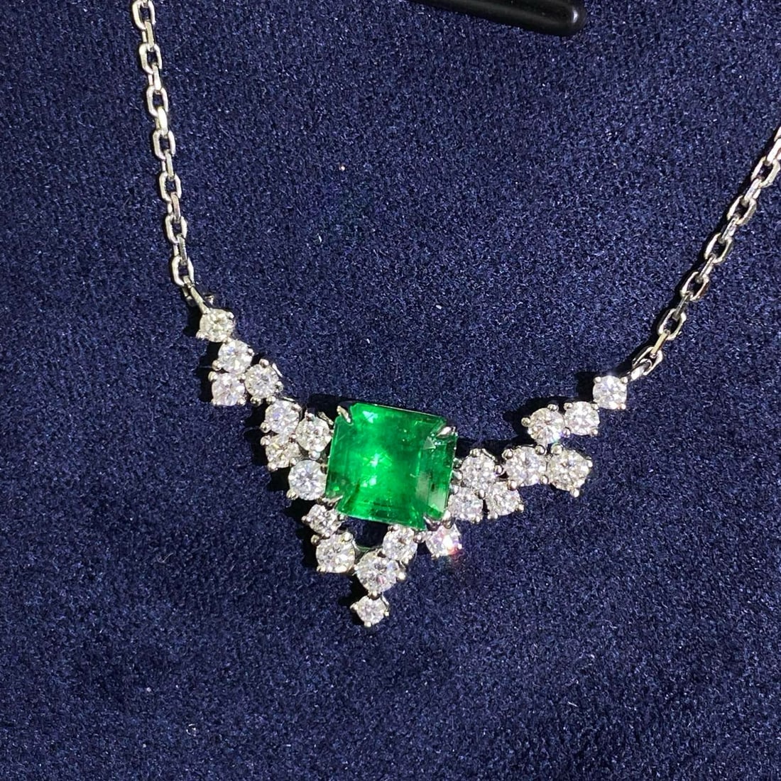 14k Gold 2.01 Ctw Vivid Green Natural Emerald & Diamond Necklace - 2