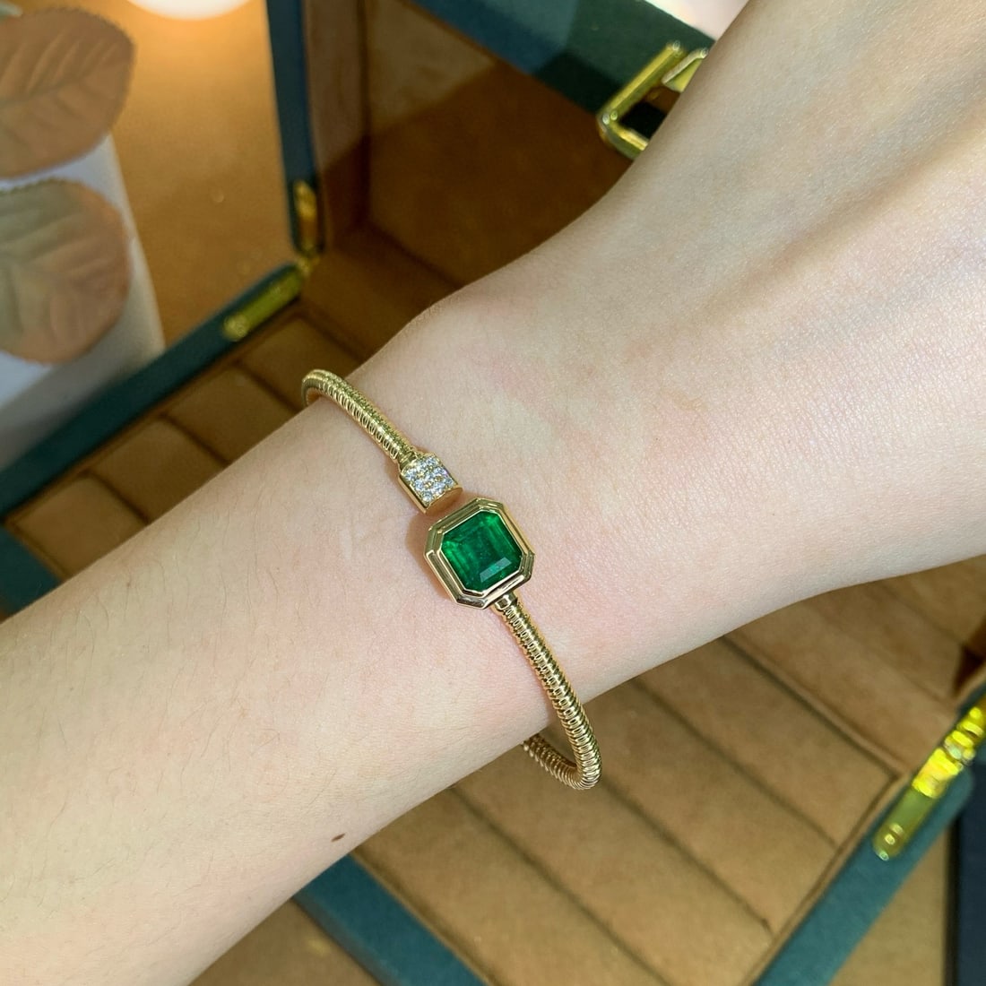 14k Gold 2.52 Ct Vivid Green Natural Emerald & Diamond Bangle - 2