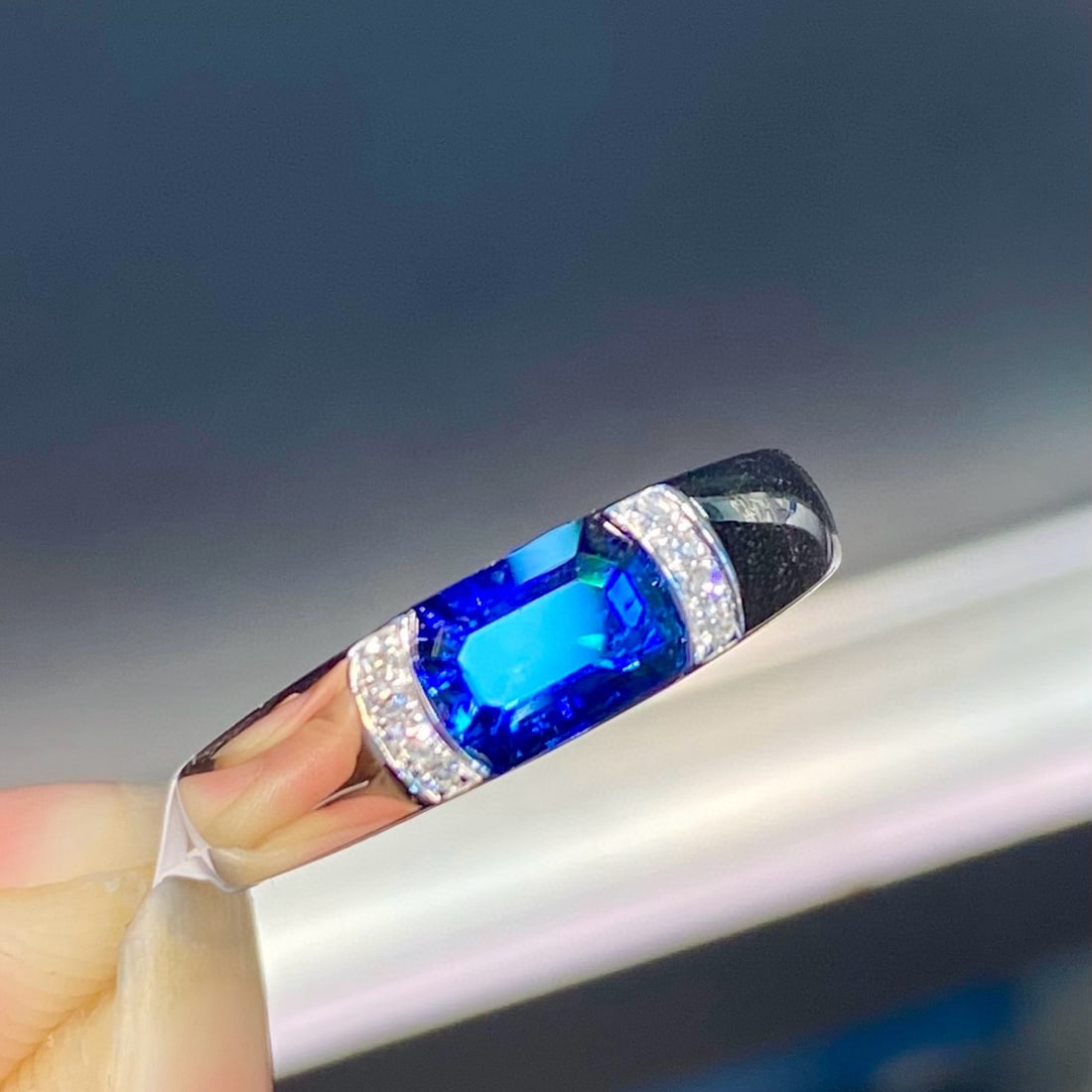 14k Gold 1.96 Ct Vivid Blue Natural Sapphire & Diamond Ring - 2