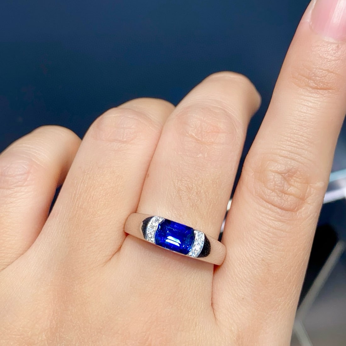 14k Gold 1.96 Ct Vivid Blue Natural Sapphire & Diamond Ring - 3