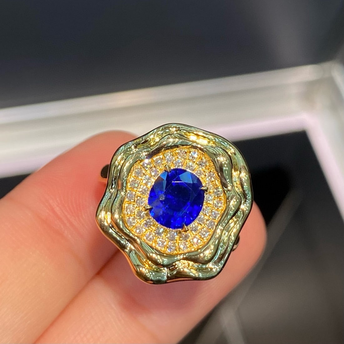 14k Gold 1.71 Ctw Vivid Blue Natural Sapphire & Diamond Ring - 3