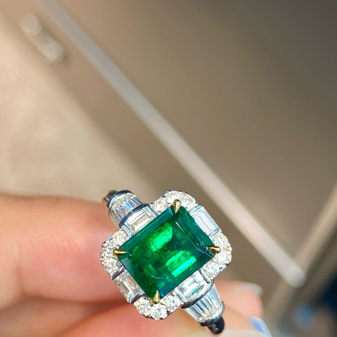 14k Gold 2.21 Ctw Vivid Green Natural Emerald & Diamond Ring: Ref:230958208 // gold content:14k gold // ring size:7. 25us // // main gemstone:emerald // shape:octagonal // carat weight:1. 6ct // color:vivid green // treatment:natural // // adjacent gemstone 2 :
