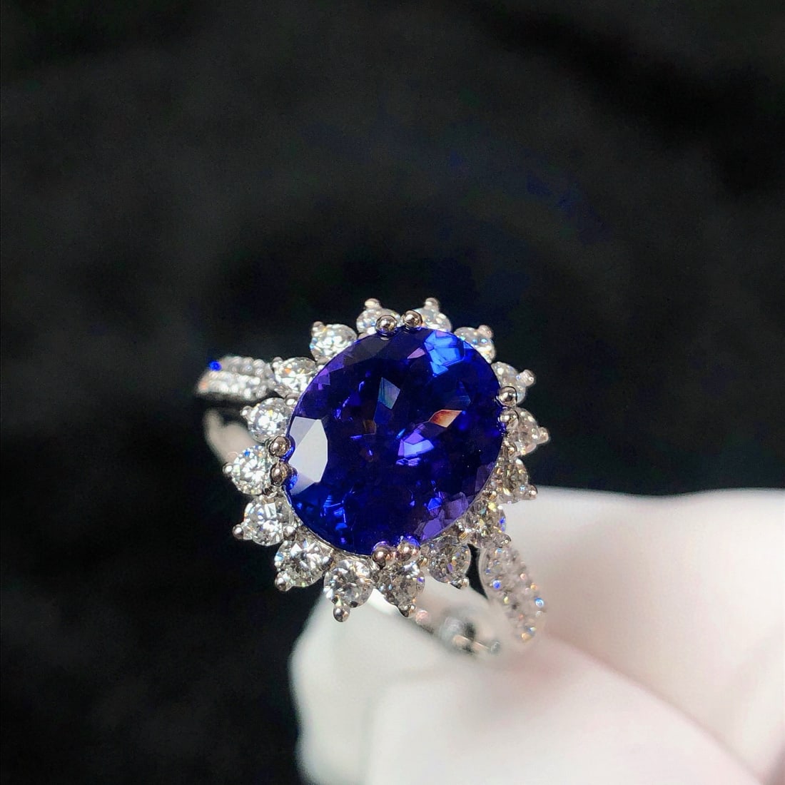 14k Gold 3.30 Ctw Natural Tanzanite & Diamond Ring - 6