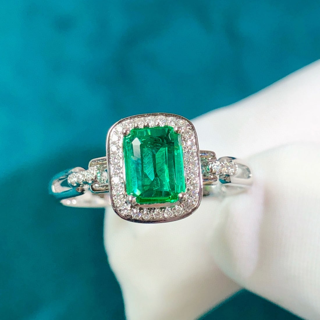 14k Gold 0.61 Ctw Natural Emerald & Diamond Ring - 2