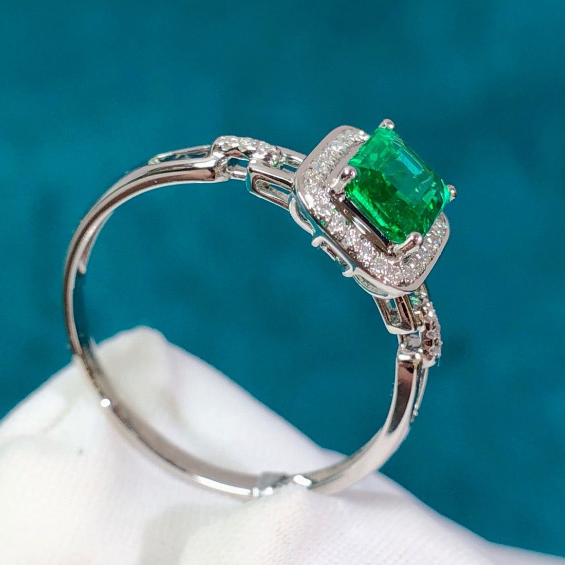 14k Gold 0.61 Ctw Natural Emerald & Diamond Ring - 5