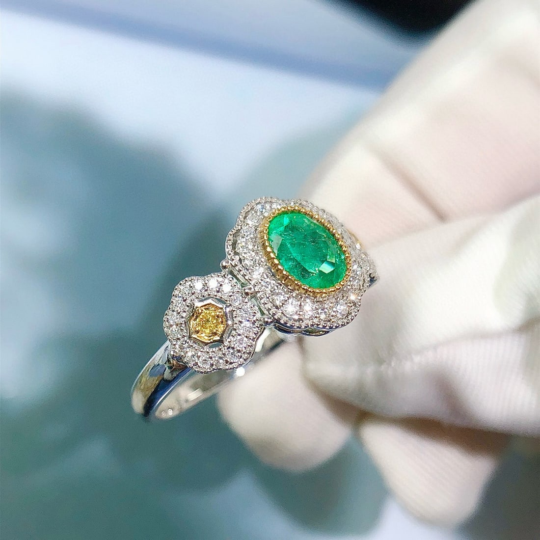 14k Gold 0.99 Ctw Natural Emerald & Diamond Ring - 2