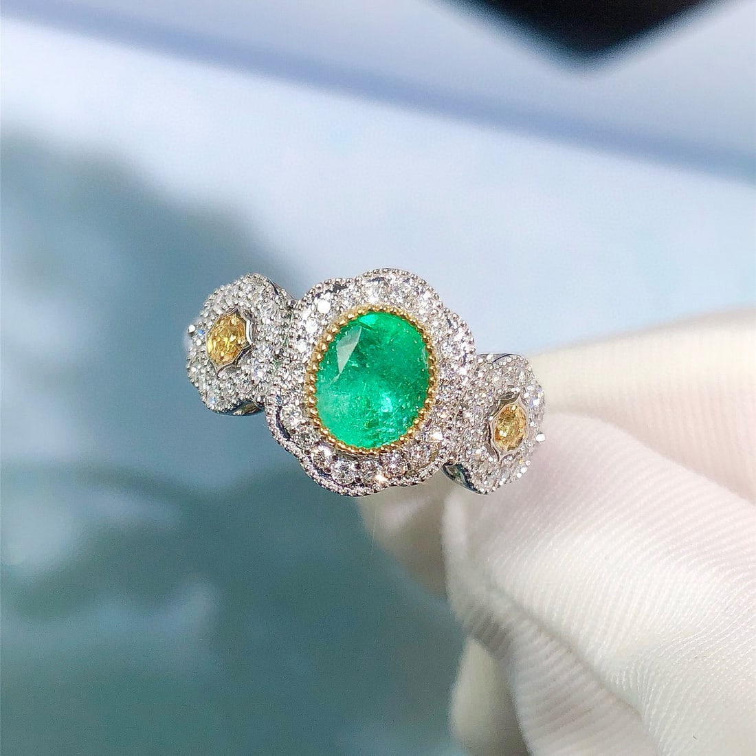 14k Gold 0.99 Ctw Natural Emerald & Diamond Ring - 4