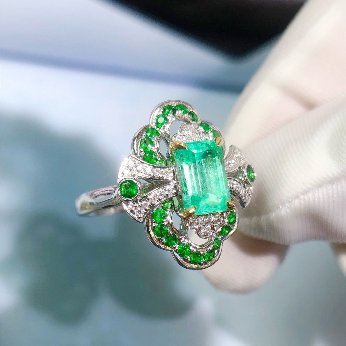 14k Gold 1.45 Ctw Natural Emerald & Diamond Ring - 4